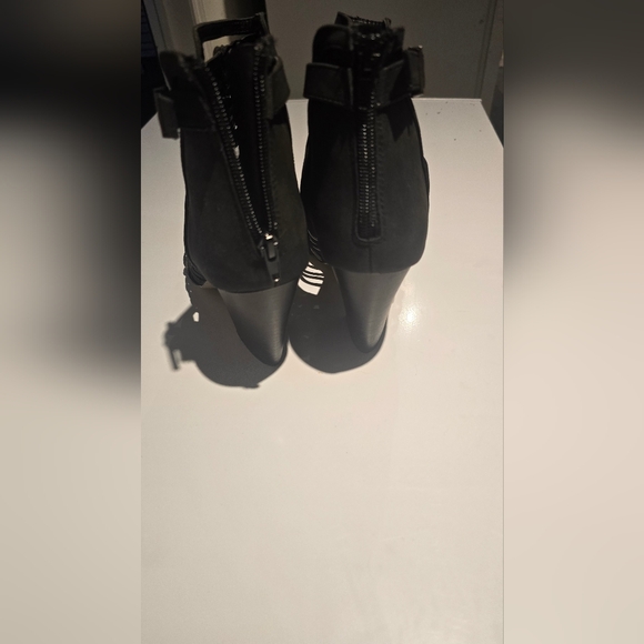 Never Worn Suede Ankle Booties Size 10 - Picture 4 of 6